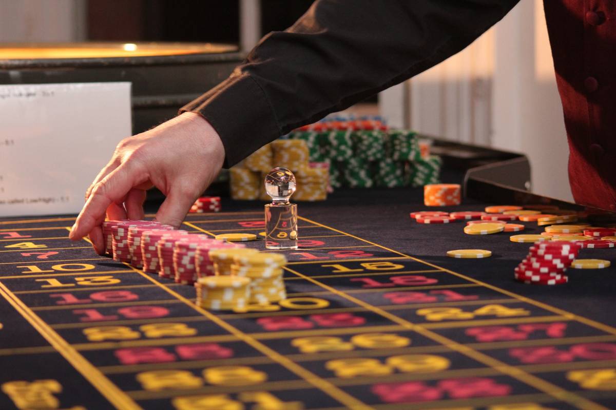 caliente casino gambling age